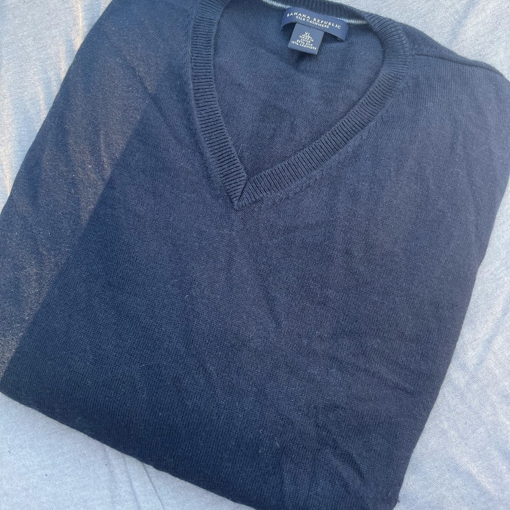 BANANA REPUBLIC SILK CASHMERE SWEATER 💙